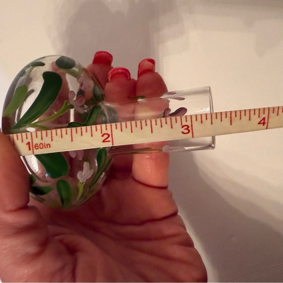 VINTAGE BUD VASES PAIR SMALL CLEAR GLASS HAND PAINTED FLOWERS PINK PURPLE GREEN - Picture 6 of 6